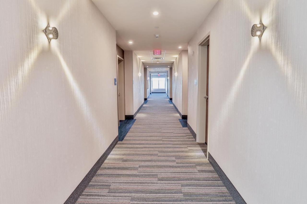 Holiday Inn Express & Suites - Nashville Metrocenter Downtown By Ihg Exterior photo