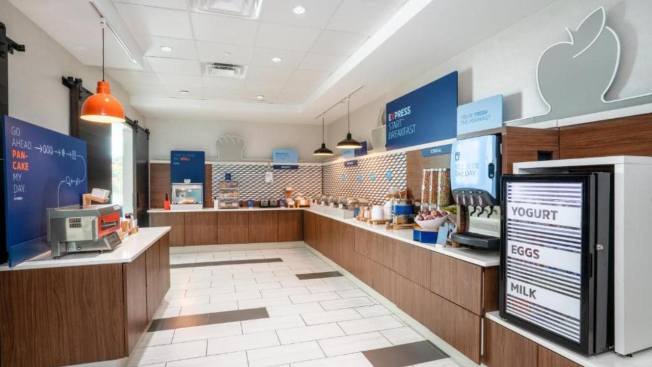 Holiday Inn Express & Suites - Nashville Metrocenter Downtown By Ihg Exterior photo
