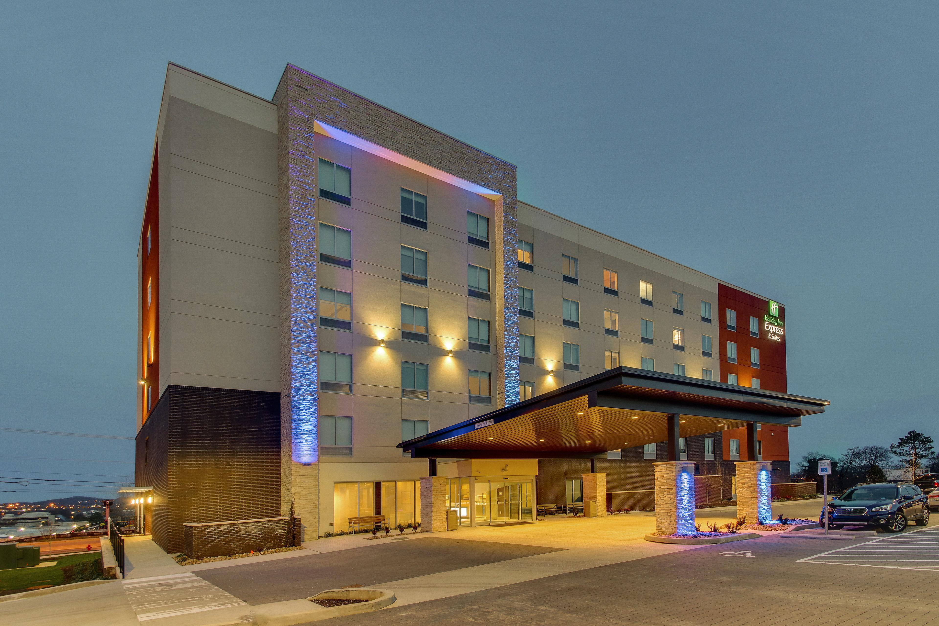 Holiday Inn Express & Suites - Nashville Metrocenter Downtown By Ihg Exterior photo